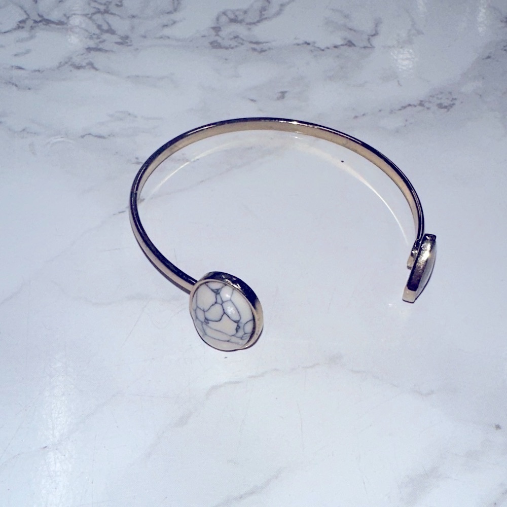 Pretty bracelet cuff - Picture 4 of 5
